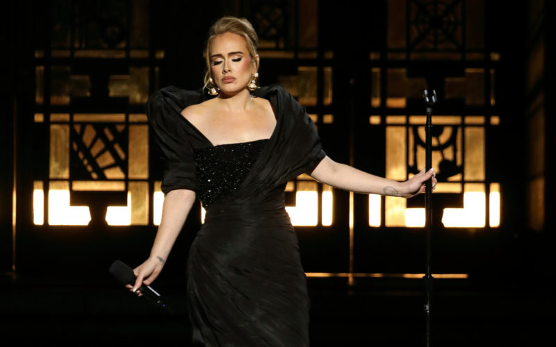adele-is-in-her-30-fashion-era