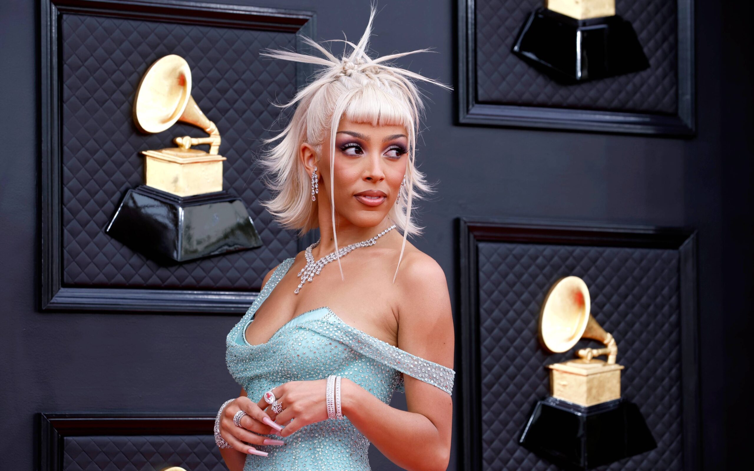 all-the-looks-from-the-grammys-red-carpet