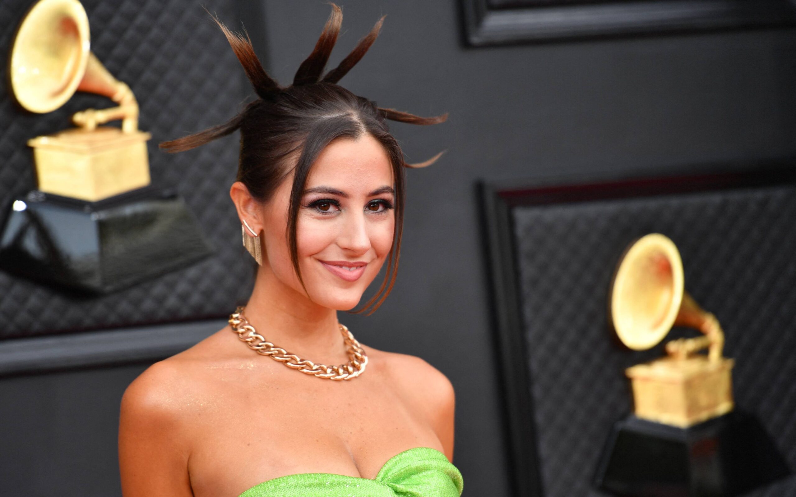 nineties-era-spiky-updos-made-a-comeback-at-the-grammys